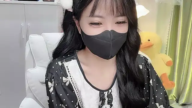 Snapshot of Mya_Lee chatting on 1, 2, 2025 Mya Lee online show from 1, 2, 2025