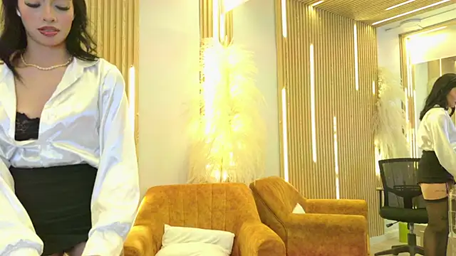 Leah  x online show from 1, 3, 2025