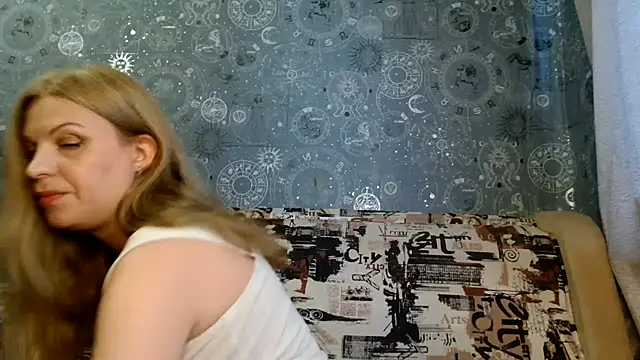 Snapshot of BlondeFox chatting on 8, 6, 2026 BlondeFox online show from 8, 6, 2026