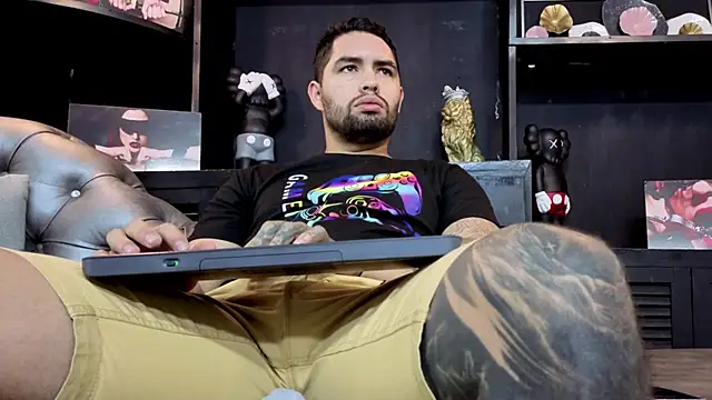 Snapshot of matteosantos chatting on 7, 11, 2025 matteosantos online show from 7, 11, 2025