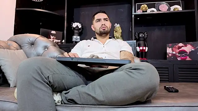 Snapshot of matteosantos chatting on 11, 11, 2025 matteosantos online show from 11, 11, 2025