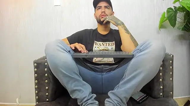 Snapshot of matteosantos chatting on 14, 3, 2025 matteosantos online show from 14, 3, 2025