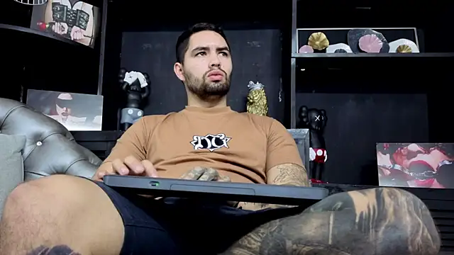 Snapshot of matteosantos chatting on 8, 11, 2025 matteosantos online show from 8, 11, 2025