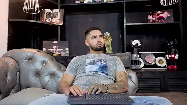 Snapshot of matteosantos chatting on 15, 10, 2025 matteosantos online show from 15, 10, 2025