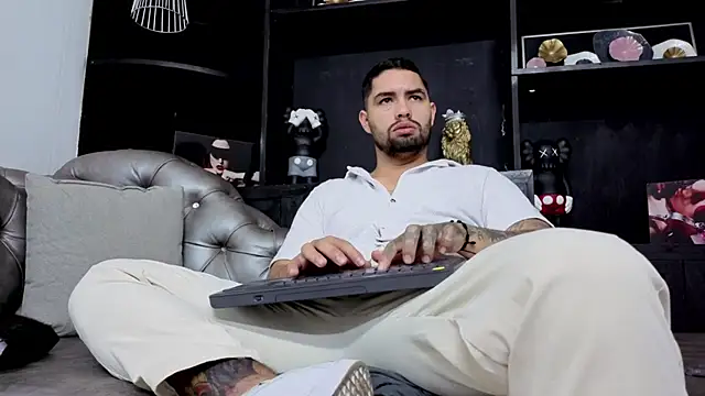 Snapshot of matteosantos chatting on 12, 11, 2025 matteosantos online show from 12, 11, 2025