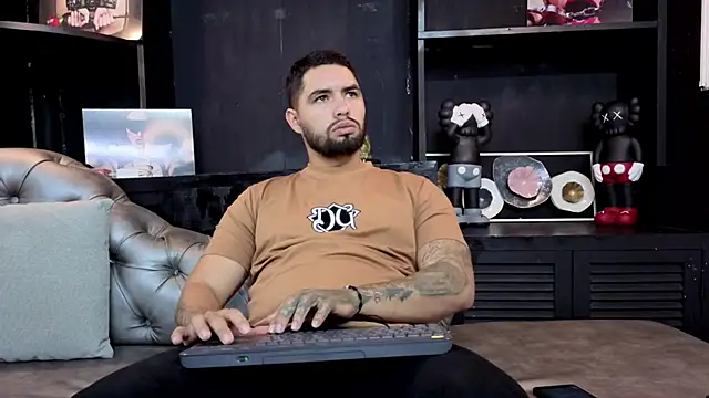 Snapshot of matteosantos chatting on 8, 10, 2025 matteosantos online show from 8, 10, 2025