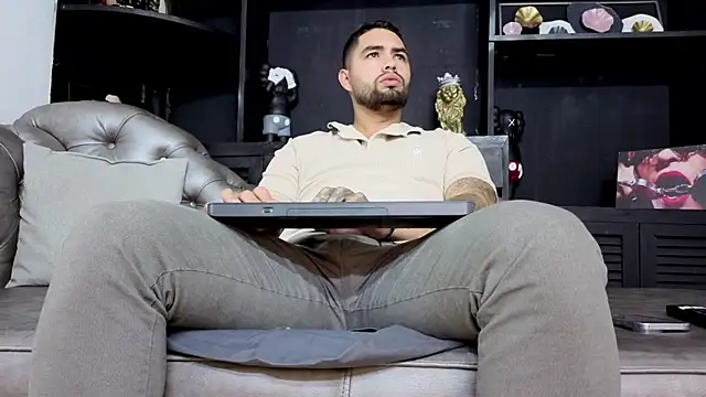 Snapshot of matteosantos chatting on 25, 11, 2025 matteosantos online show from 25, 11, 2025