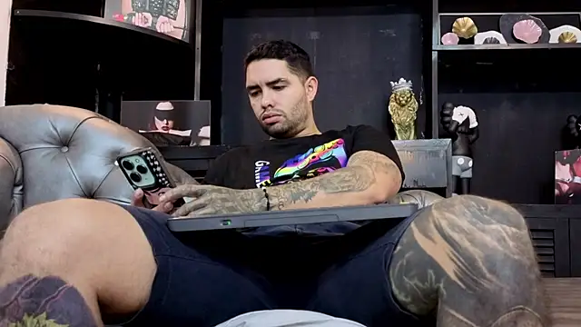 Snapshot of matteosantos chatting on 28, 10, 2025 matteosantos online show from 28, 10, 2025