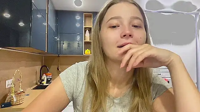 CharmingSarah online show from 13, 9, 2025