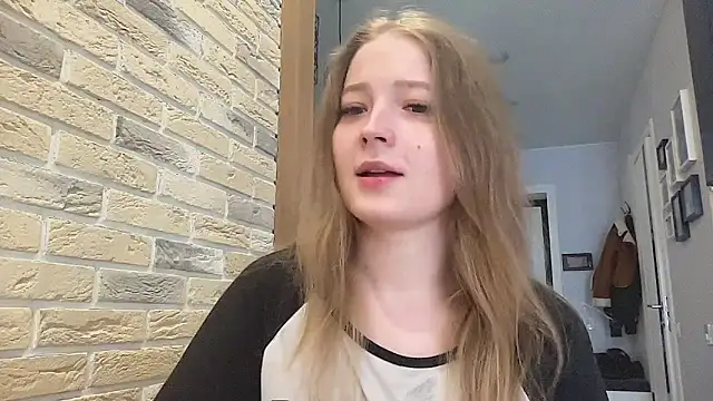 CharmingSarah online show from 6, 5, 2026