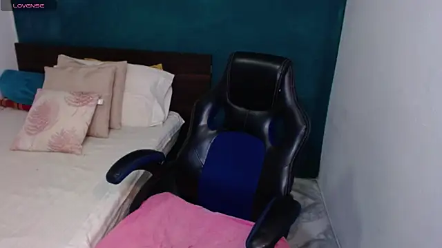 Snapshot of scaelettdubois chatting on 8, 2, 2026 scaelettdubois online show from 8, 2, 2026