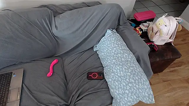 EmoDream1998 online show from 2, 3, 2025