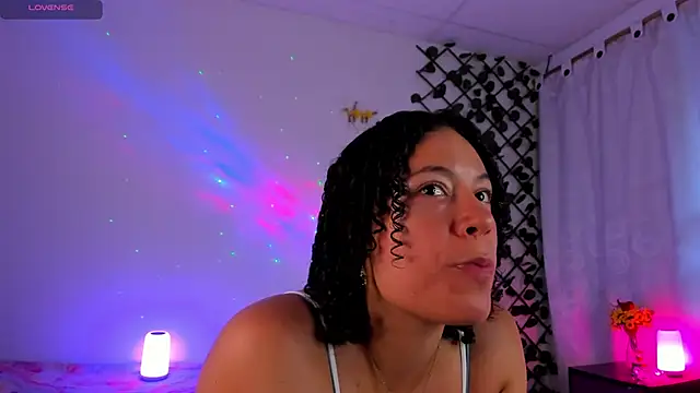 Snapshot of cailynhot chatting on 19, 6, 2026 cailynhot online show from 19, 6, 2026