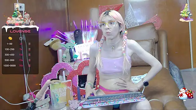 Skinygirl online show from 28, 2, 2025