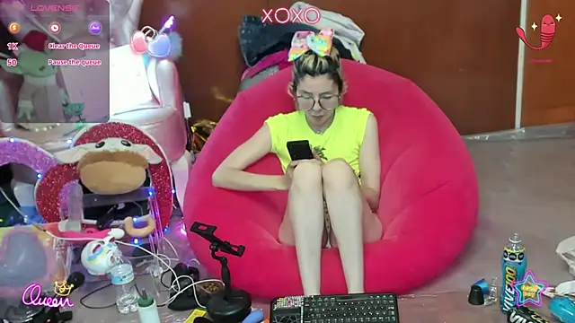 Snapshot of Skinygirl chatting on 1, 8, 2026 Skinygirl online show from 1, 8, 2026