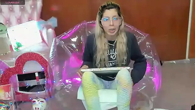 Skinygirl online show from 6, 3, 2026