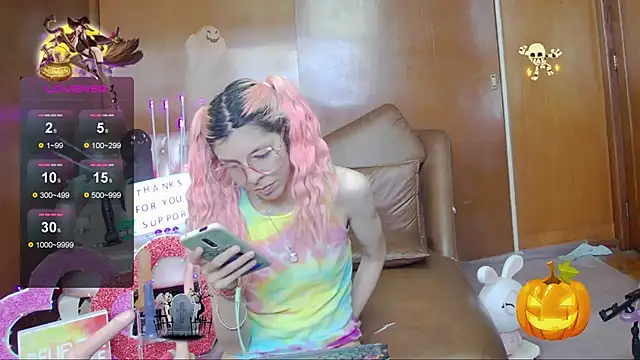 Skinygirl online show from 2, 11, 2025