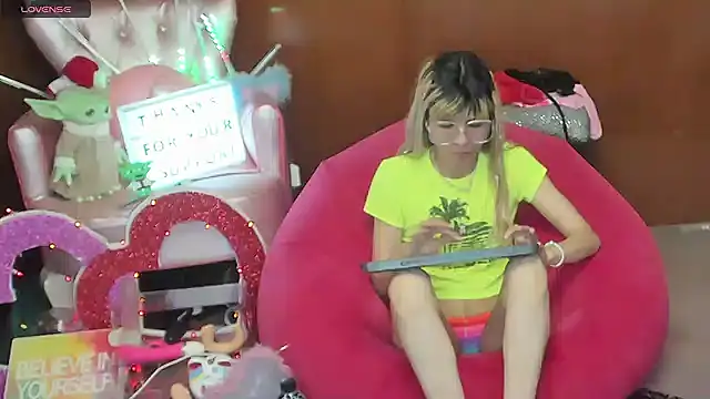 Skinygirl online show from 23, 4, 2026