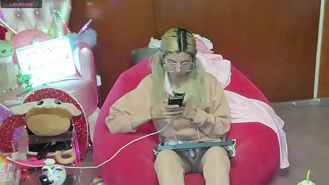 Snapshot of Skinygirl chatting on 26, 6, 2026 Skinygirl online show from 26, 6, 2026