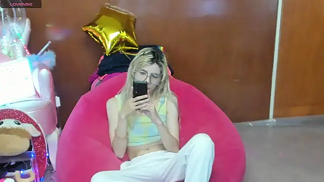 Snapshot of Skinygirl chatting on 21, 7, 2026 Skinygirl online show from 21, 7, 2026