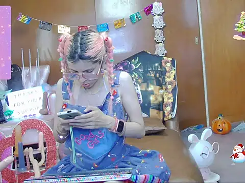 Skinygirl online show from 28, 10, 2025