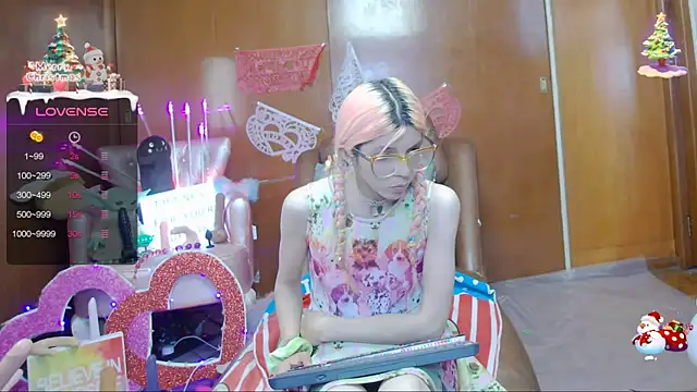 Skinygirl online show from 25, 2, 2025