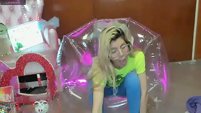 Skinygirl online show from 27, 2, 2026