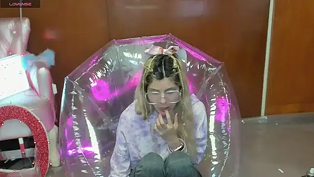 Skinygirl online show from 15, 3, 2026