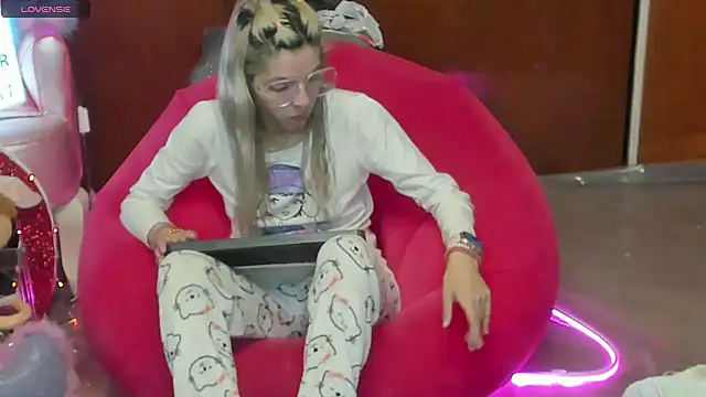 Skinygirl online show from 11, 6, 2026