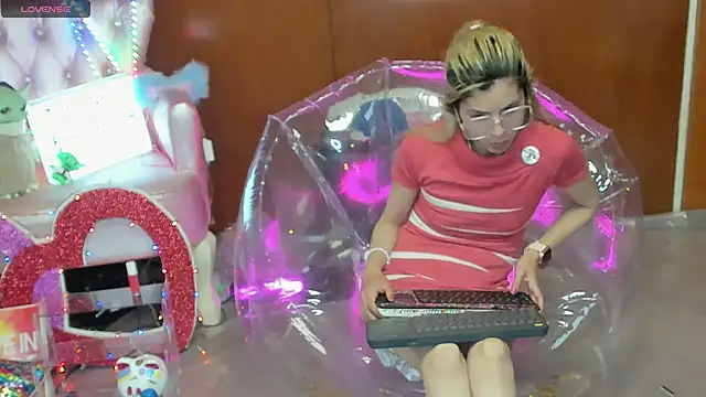 Skinygirl online show from 10, 3, 2026