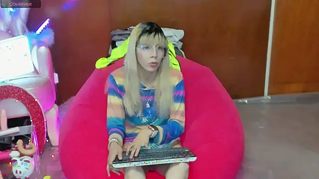 Skinygirl online show from 8, 4, 2026