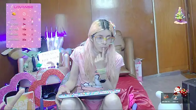 Skinygirl online show from 21, 3, 2025