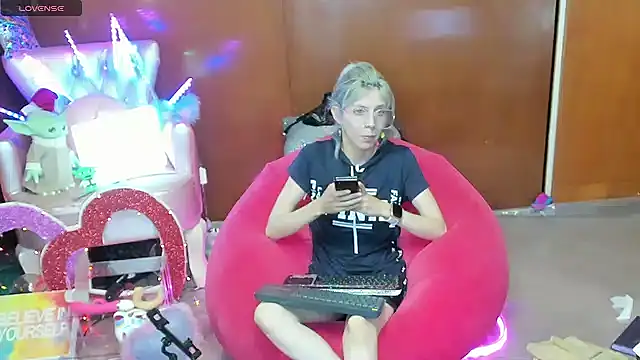 Skinygirl online show from 14, 5, 2026