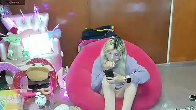 Snapshot of Skinygirl chatting on 12, 7, 2026 Skinygirl online show from 12, 7, 2026