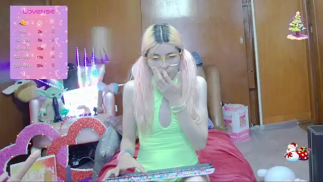 Skinygirl online show from 22, 3, 2025