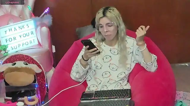 Snapshot of Skinygirl chatting on 20, 6, 2026 Skinygirl online show from 20, 6, 2026