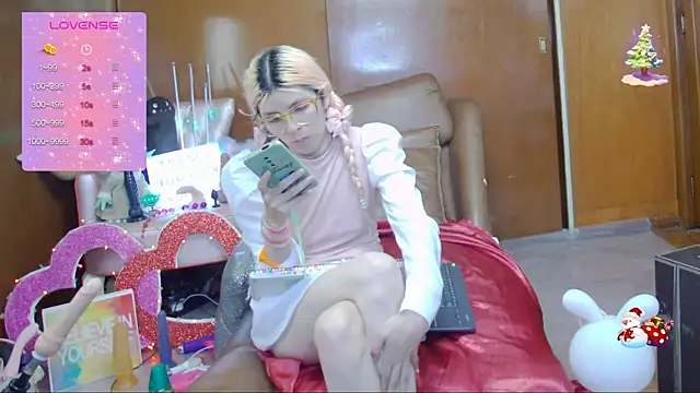 Skinygirl online show from 16, 3, 2025