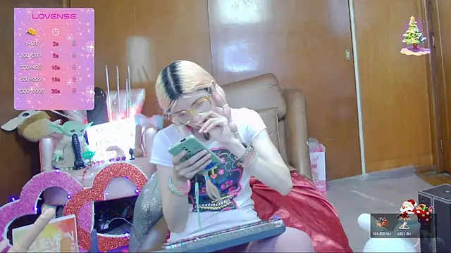 Skinygirl online show from 18, 3, 2025