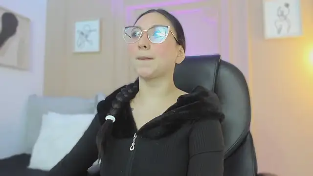 lucy neil online show from 12, 2, 2026