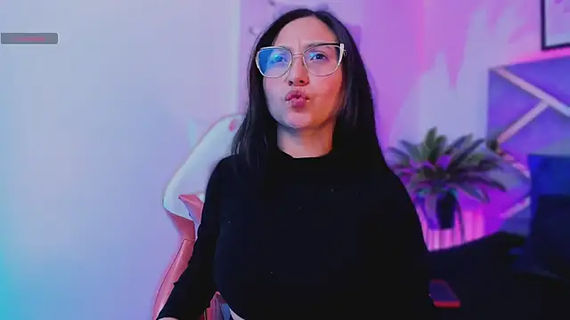 lucy neil online show from 28, 10, 2025