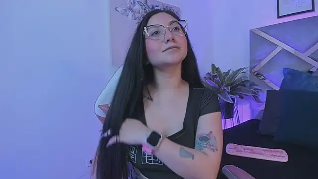 lucy neil online show from 21, 10, 2025