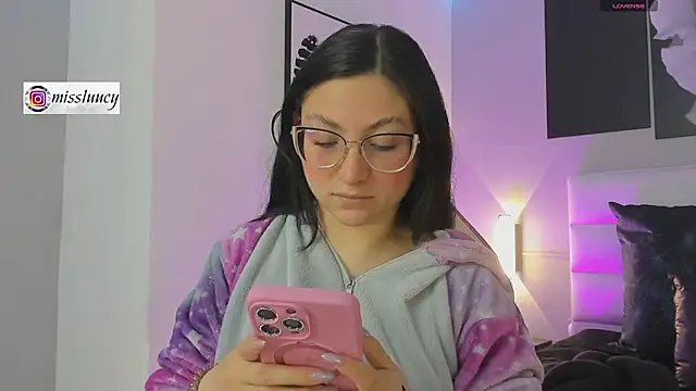 lucy neil online show from 27, 9, 2025