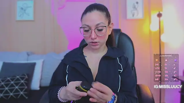 lucy neil online show from 29, 3, 2026