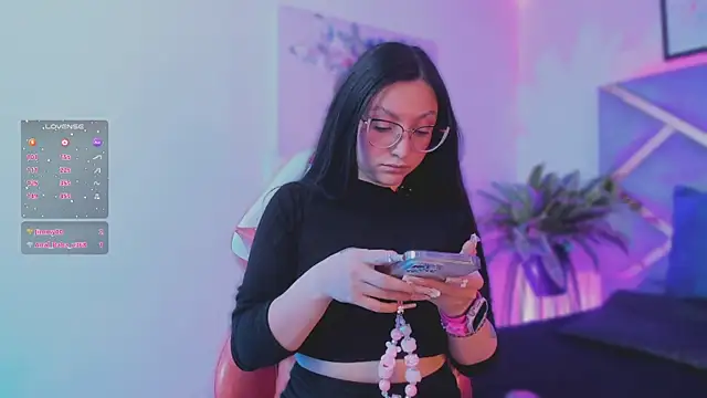 lucy neil online show from 18, 11, 2025