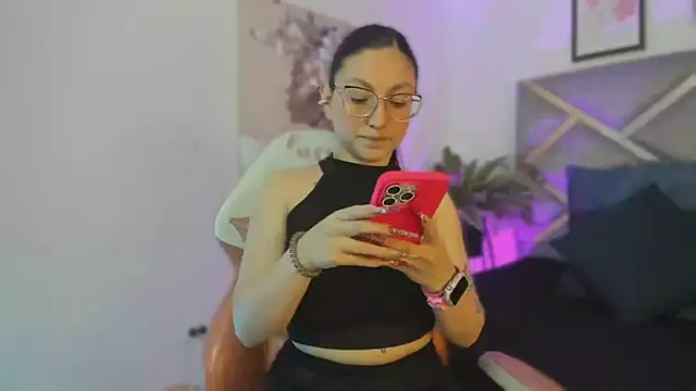 lucy neil online show from 23, 10, 2025