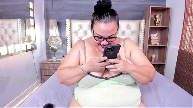 mommy cute online show from 10, 7, 2026