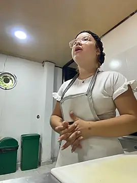 Lucyklein2022 online show from 19, 10, 2025