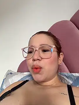 Snapshot of Lucyklein2022 chatting on 22, 3, 2026 Lucyklein2022 online show from 22, 3, 2026
