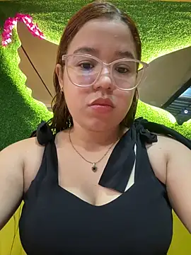 Lucyklein2022 online show from 18, 10, 2025