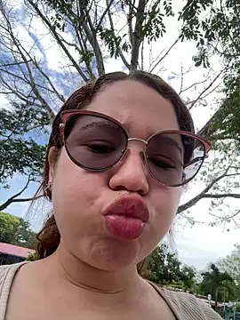 Lucyklein2022 online show from 20, 3, 2025